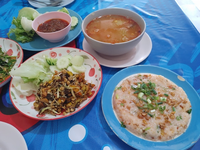 Nong Bee's Burmese Restaurant & Library - Myanmar Restaurant in Chiang Mai