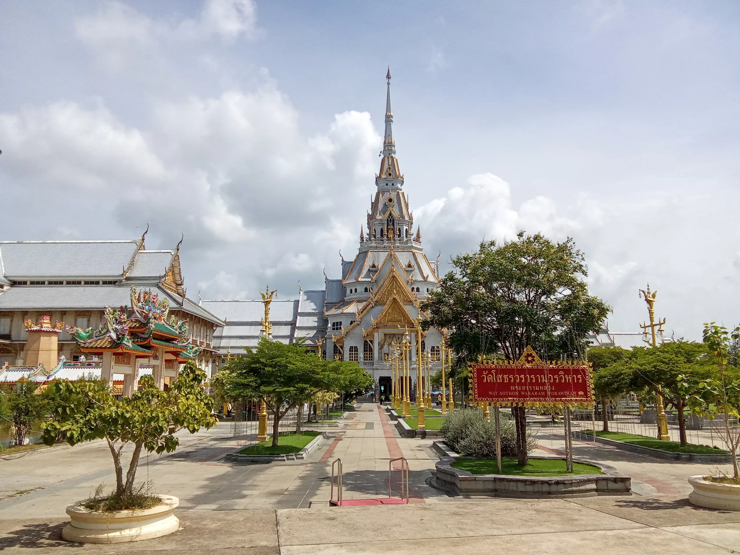 Wat Sothon Wararam Worawihan, 
134 Thep Khunakon Rd, Na Mueang, Mueang Chachoengsao District, Chachoengsao 24000